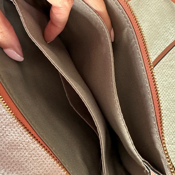 Vince Camuto Crossbody - Light Rose Color - Picture 4 of 6